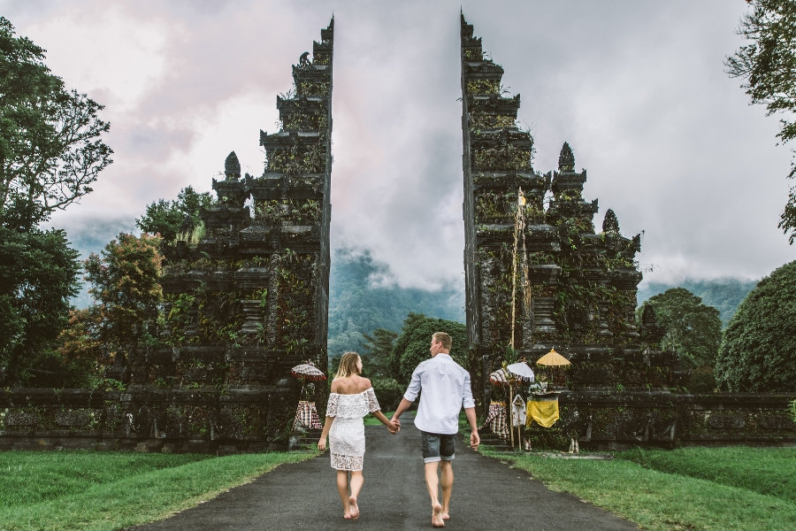 foreign couple getting married in Indonesia