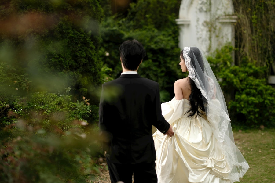 getting married in Bali Indonesia foreigner